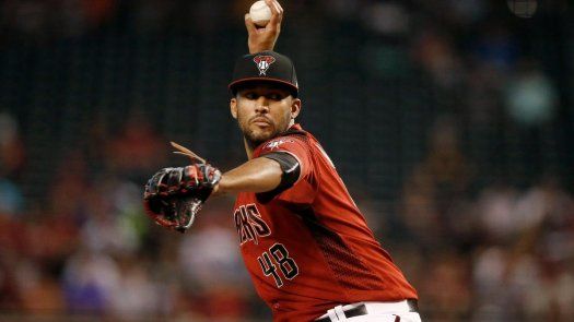 Diamondbacks y panameño Delgado pactan contrato de un año