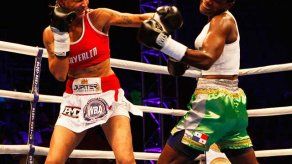 Panameña Mosquera pierde por KO frente a venezolana Rivas que retiene título