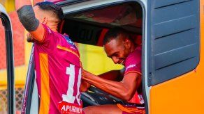 Abdiel Ayarza golea para Los Chankas y celebra en un camión