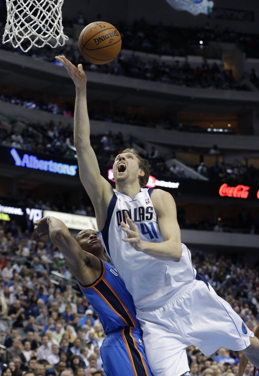 Nowitzki anota 32 y Mavs vencen a Thunder