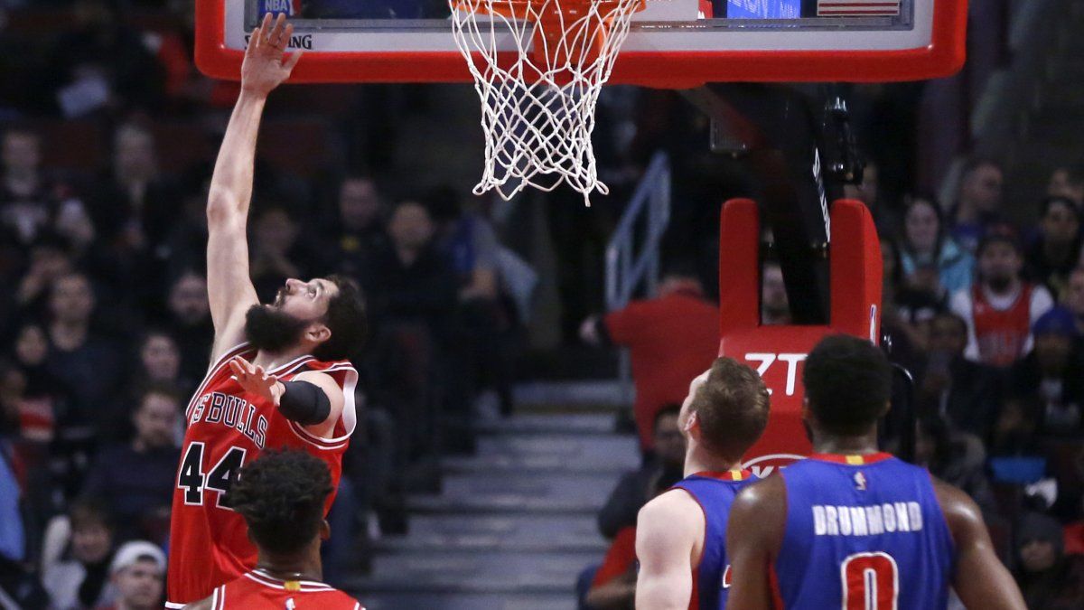 Mirotic aporta 28 puntos y Bulls aplastan a Pistons