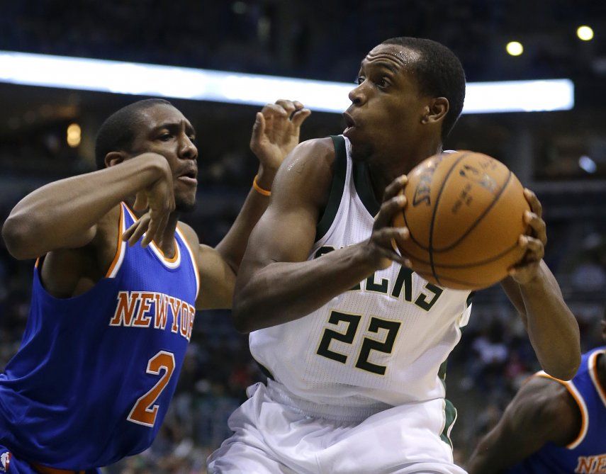Carter-Williams guía a Bucks a victoria sobre Knicks