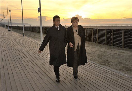 Canciller Merkel aclara malentendido por foto con futbolistas