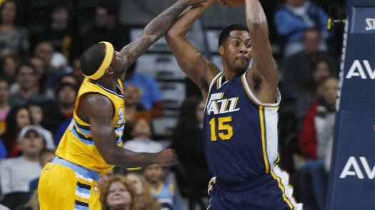 Con doble doble de Favors, Jazz vence a Nuggets
