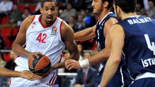 El francés Ajinça, baja para el Mundial de básquet de España