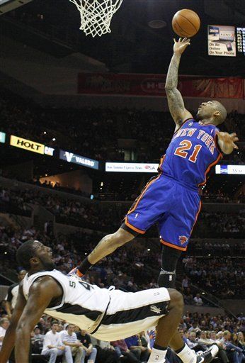 NBA: Spurs 97, Knicks 87; Ginóbili encabeza ofensiva