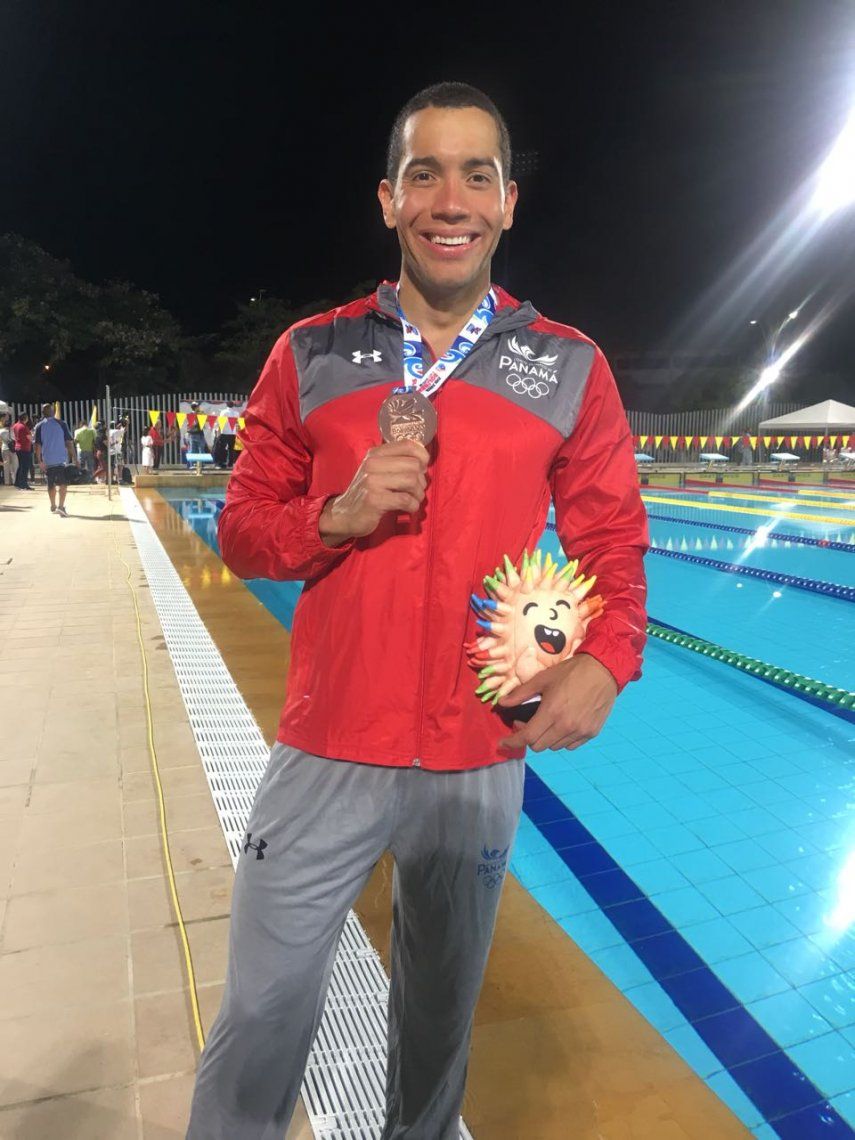 Edgar Crespo gana bronce en 100 pecho de los Bolivarianos