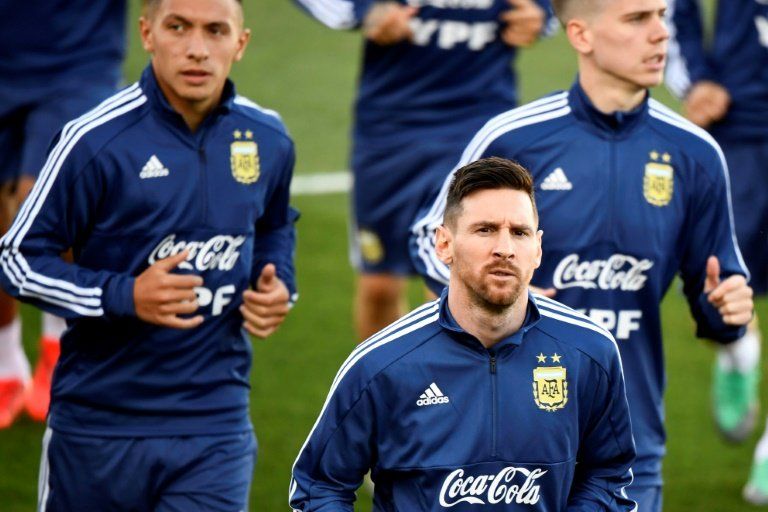 Messi centra la atención en el primer entrenamiento de Argentina en Madrid