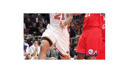 NBA: 76ers 106, Knicks 96; Brand suma 20 puntos