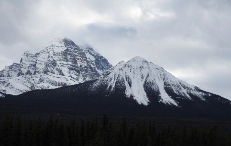 Dan por muertos a tres destacados alpinistas tras avalancha en Canadá