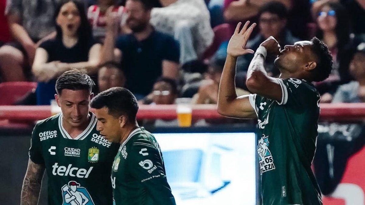 Ismael Díaz anota con el Club León ante el Mazatlán de Bárcenas