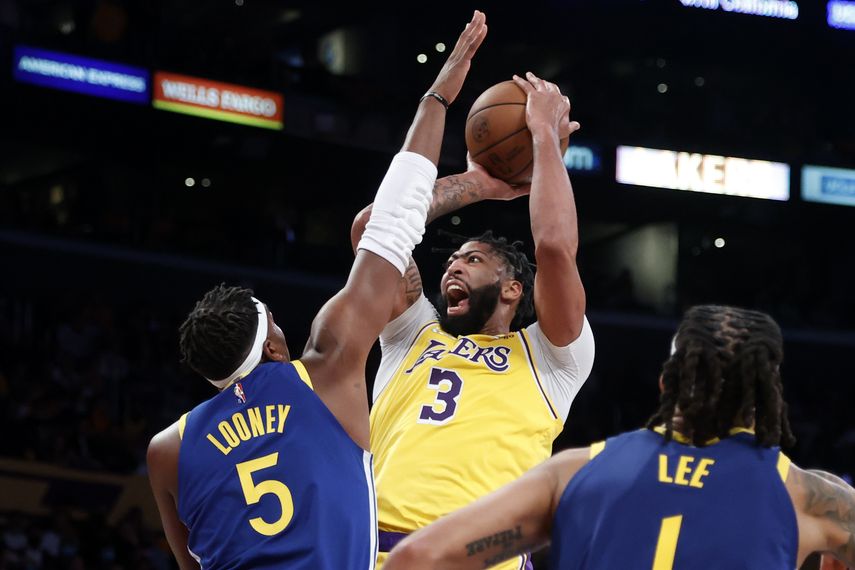 Los Warriors vencieron a los Lakers en el arranque de la NBA