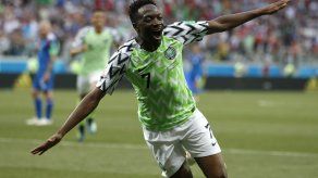 Doblete de Musa da triunfo a Nigeria ante Islandia