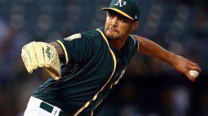 Manaea trabaja 8 innings
