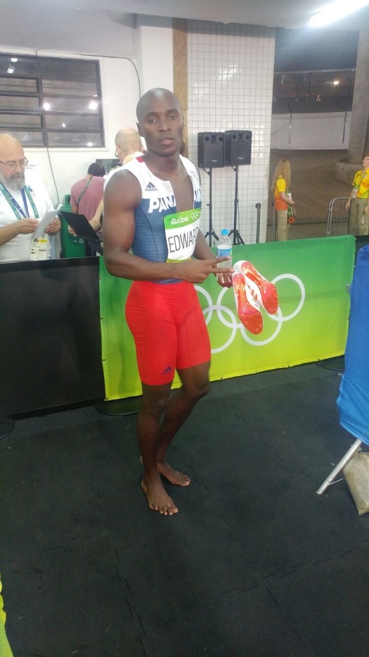 Alonso Edward va por la medalla en los 200 metros planos