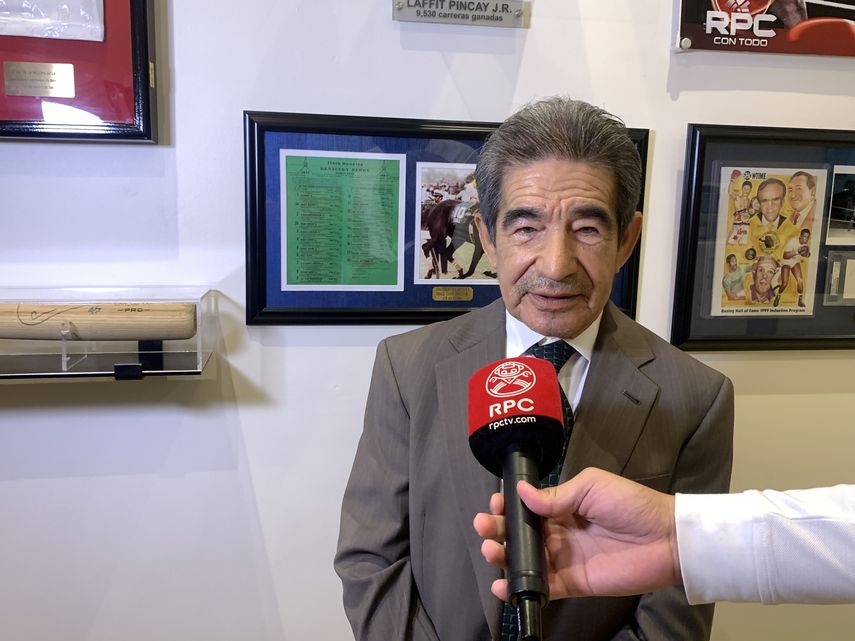 La leyenda Laffit Pincay Jr visitó el pasillo de la fama de Deportes RPC