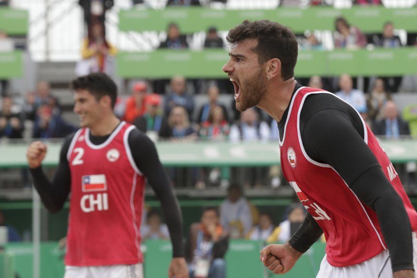 Chilenos vencen a mexicanos, en final de voleibol de playa