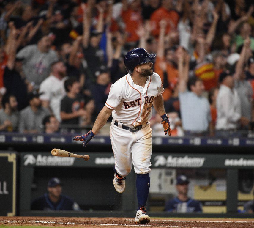 Altuve pega dos jonrones y los Astros vencen 5-1 a los Rays