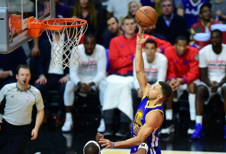 Stephen Curry sigue líder anotador en la NBA