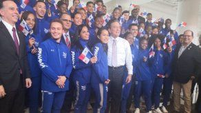 Entregan Pabellón Nacional a atletas panameños para los Juegos Panamericanos de Lima