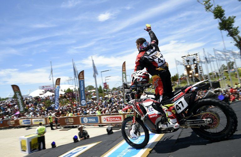 El Rally Dakar 2016 larga en Buenos Aires con un banderazo simbólico