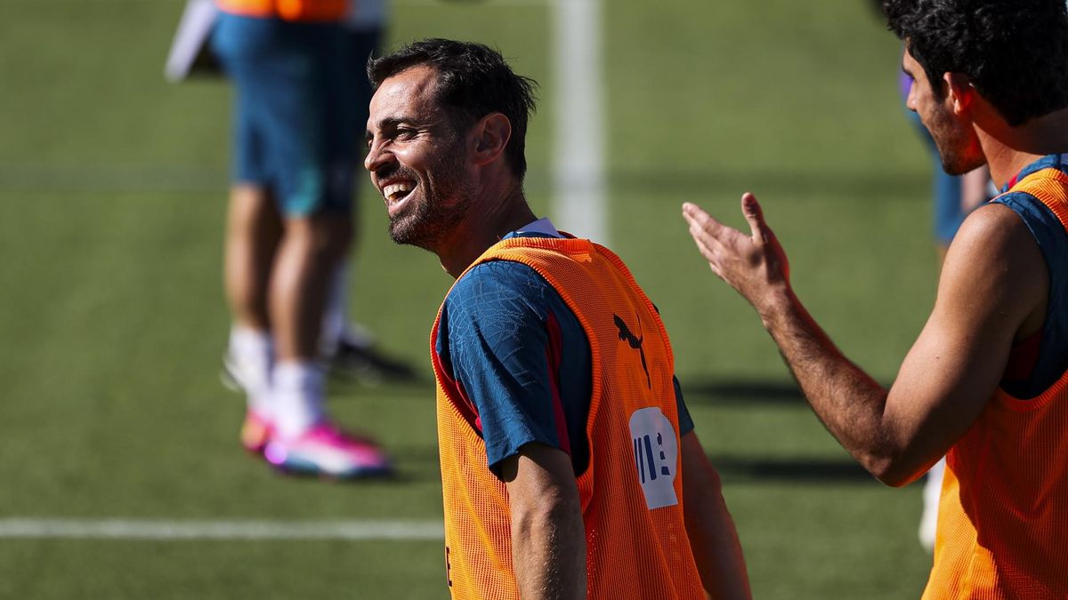 Bernardo Silva dice que el Barcelona es una opción, pero no ha tomado una decisión Bernardo Silva dice que el Barcelona es una opción, pero no ha tomado una decisión