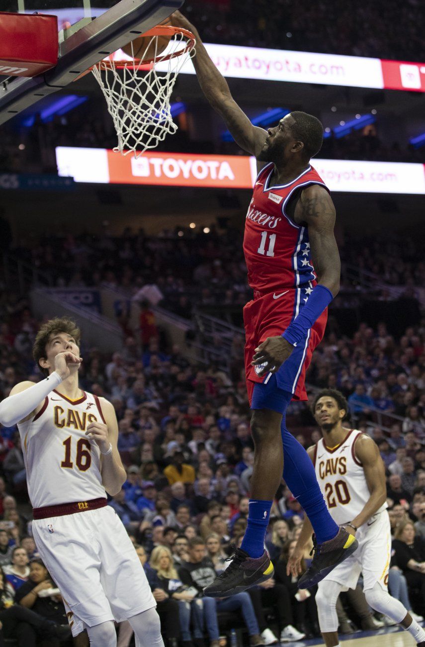 Simmons y 76ers se llevan susto pero vencen a Cavs