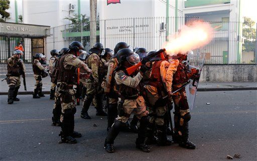 Llegan las protestas a Salvador, Brasil