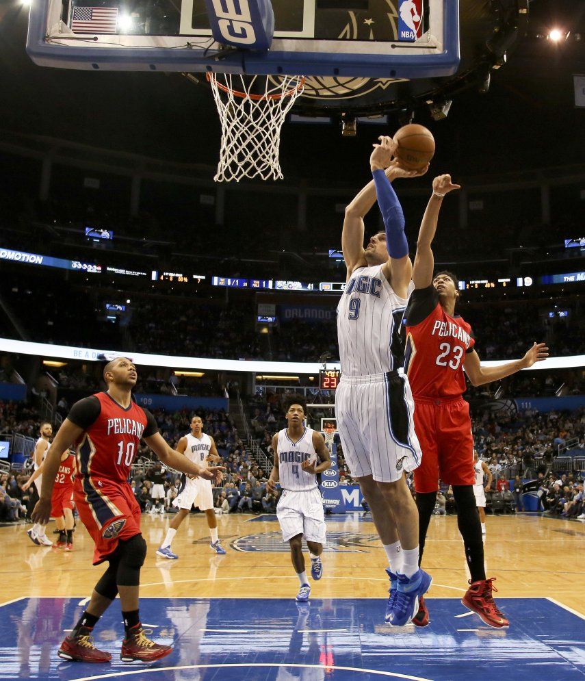 Oladipo y Vucevic lideran remontada de Magic ante Pelicans