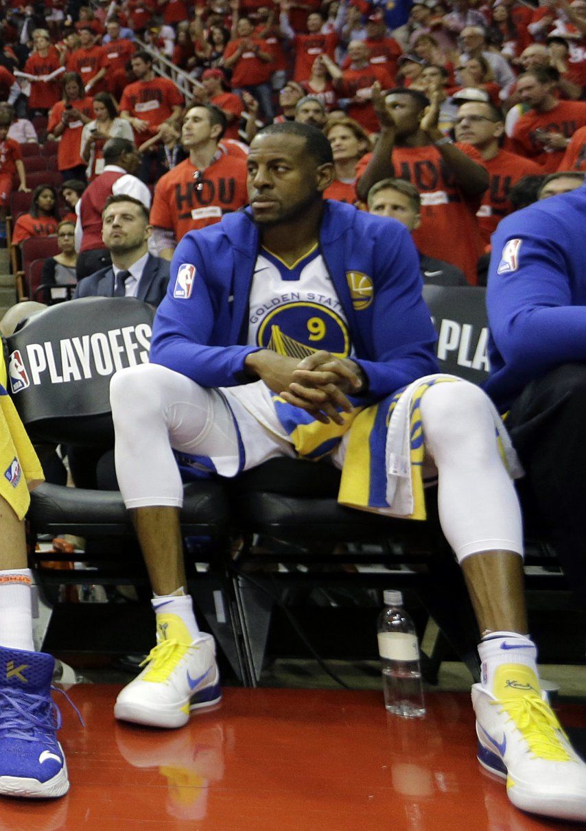 Warriors descartan a Iguodala para el 1er partido de final