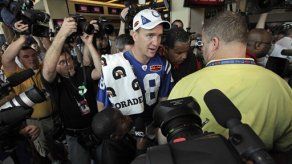Manning brilla en el dí­a de la prensa antes del Super Bowl