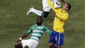 Mundial: Luis Fabiano mete gol con brazo de Dios