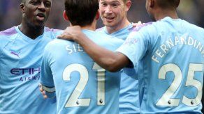 Agüero y Otamendi clasifican al City a cuartos de Copa de la Liga