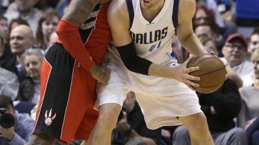 Ellis y Nowitzki protagonizan triunfo de Mavs sobre Raptors