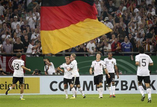 Alemania golea a Austria y clasifica a Eurocopa 2012