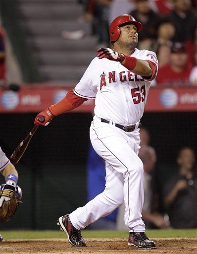 MLB: Angelinos 7, Rangers 4; Número mágico de Rangers es 6