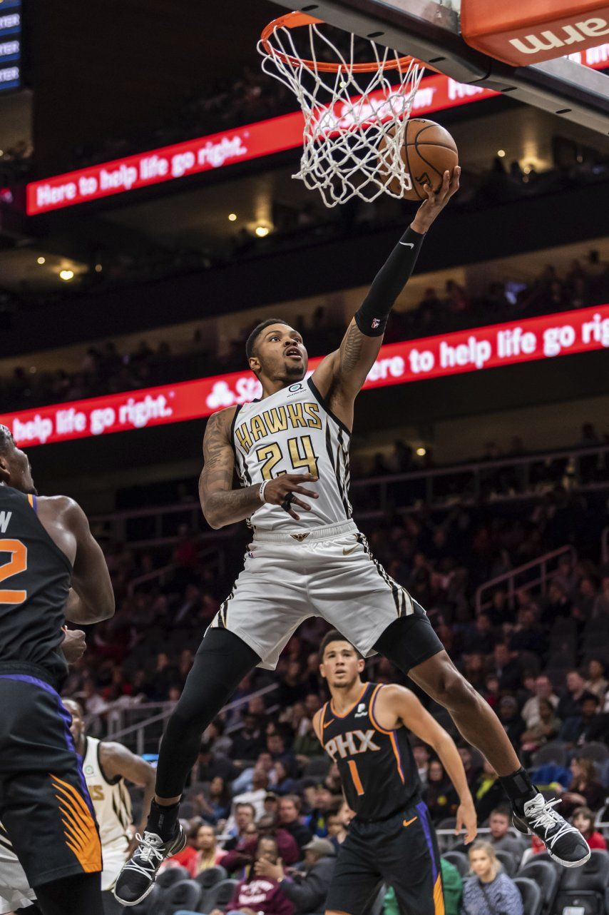 Young y Bazemore comandan triunfo de Hawks sobre Suns