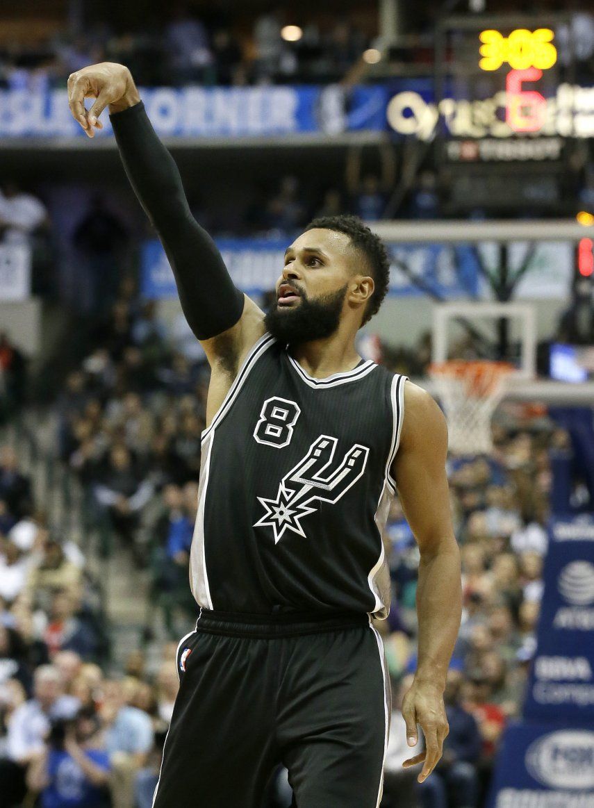 Mills comanda remontada de Spurs en triunfo ante Mavericks