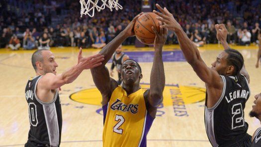 Ginóbili suma 20, Spurs empañan aniversario de marca de Kobe