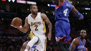 Lin logra récord y lidera a Lakers en triunfo sobre 76ers