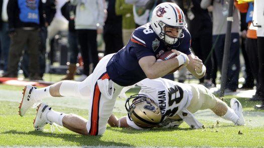 Auburn despedaza 63-14 a Purdue en el Music City Bowl