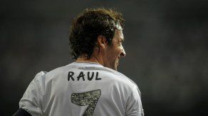 Cosmos de Nueva York con su astro Raúl González jugará en Cuba en abril