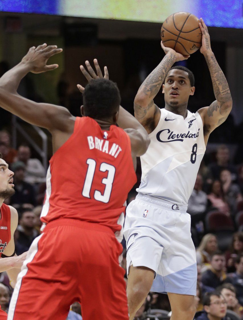 Cavaliers resisten ofensiva final y ganan 116-113 a Wizards