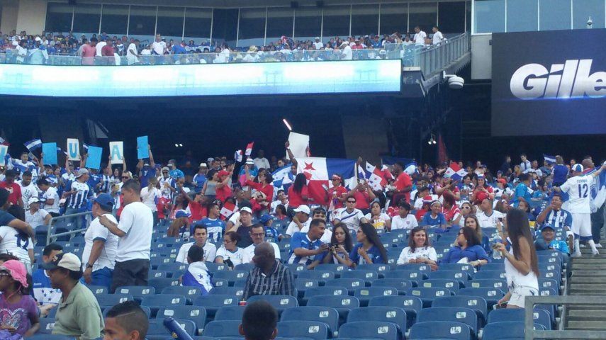 La Marea Roja apoyando a Panamá en Copa Oro