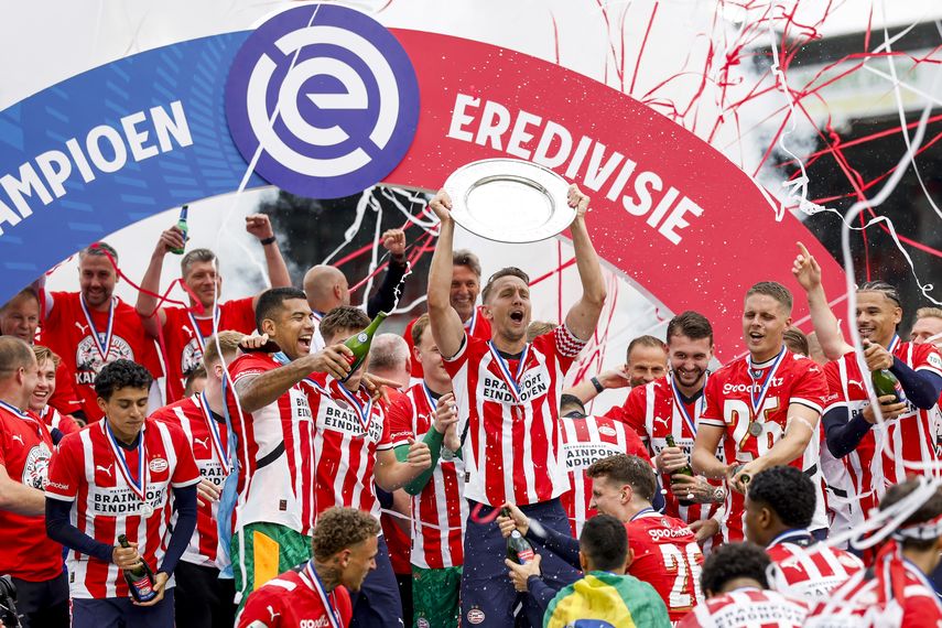 PSV Eindhoven venció al Sparta de Róterdam y se coronó en la Eredivisie