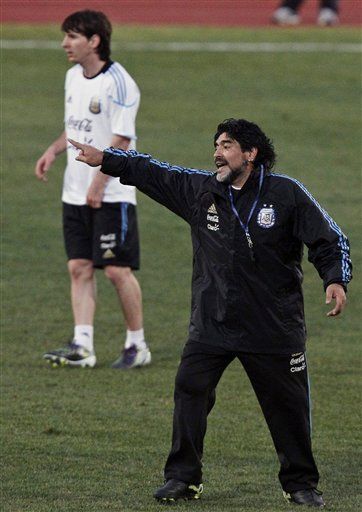 Mundial: Maradona planea ataque frontal ante Alemania