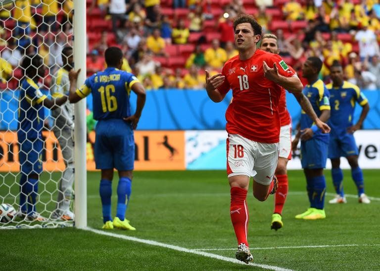 Suiza vence a Ecuador con gol en descuentos