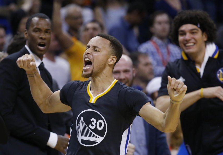 Curry encesta el triple ganador de Warriors ante Thunder