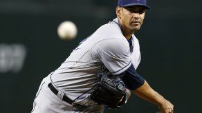 Ross lanza juego de 4 hits