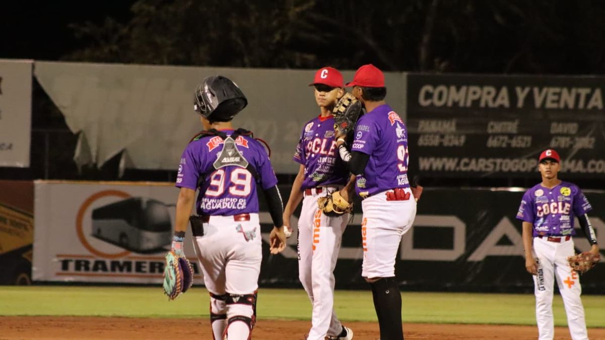 Béisbol Juvenil 2026: Panamá Oeste a uno de la barrida, Coclé recorta en la semifinal